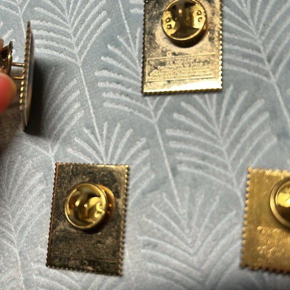 4 vintage collectible stamp brooches - Picture 6 of 11